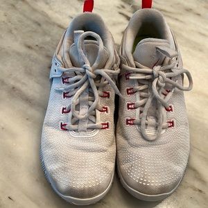 Nike Volleyball shoes women’s 8.5, Hyperacw